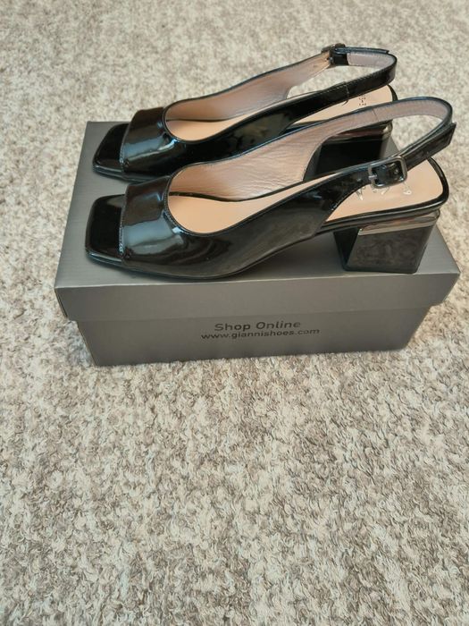 Елегантни сандали GiAnni