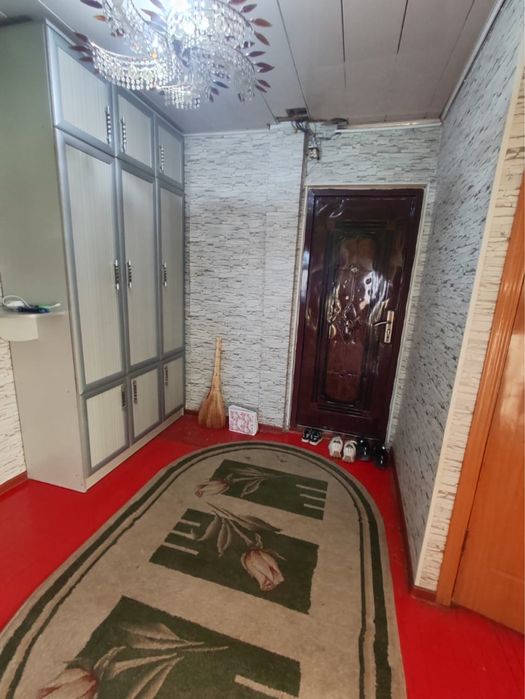 1 мкр 3 бөлмелі пәтер сатылады.