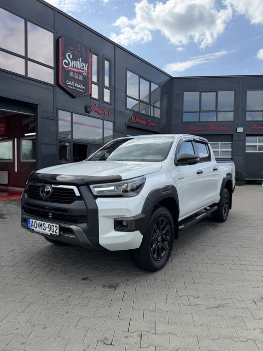 Toyota hilux invincible