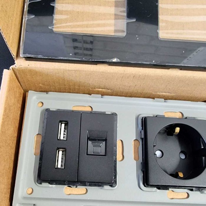 Двоен контакт Smart Home с 2 USB – удобно и модерно решение