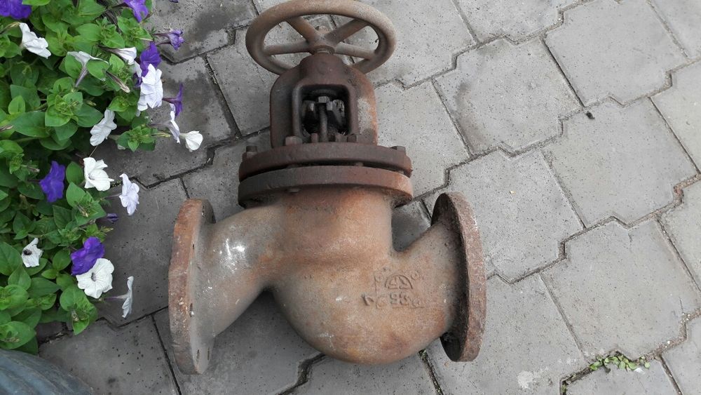 Продаю вентиль чугунный