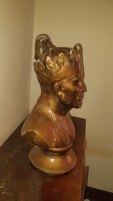 Amir Temur haykali, suviner . Skromniy