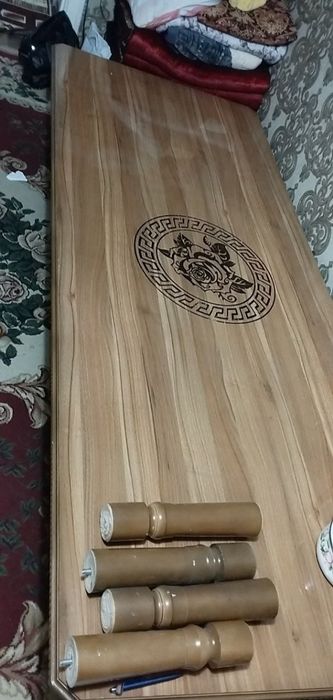 Стол, хонтахта иккиси бирда