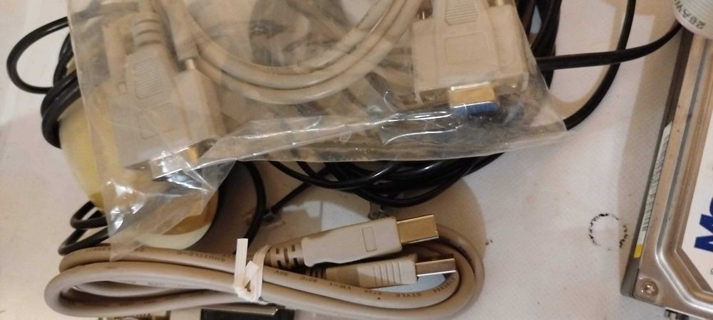 Стар компютър / електронна скрап / части