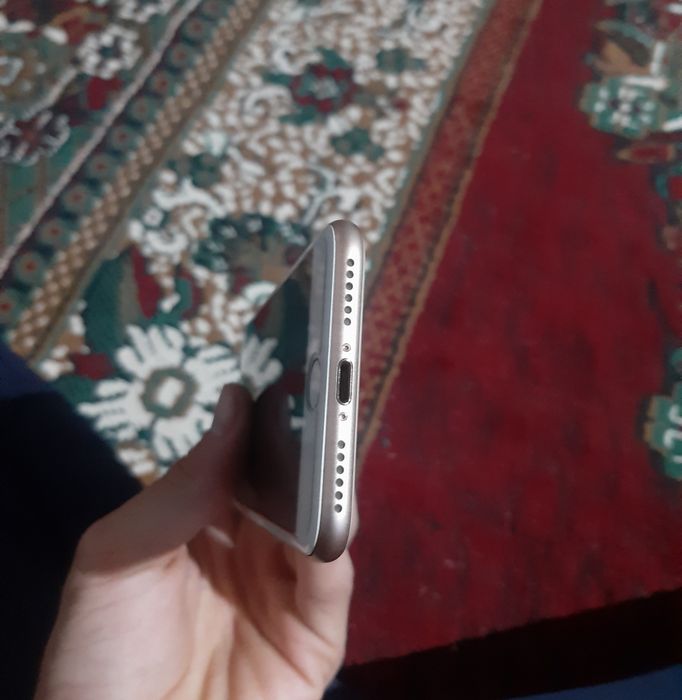 IPhone 8 udar xotira 64tali
