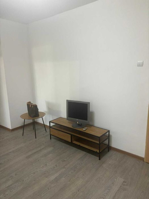 Vând apartament 3 camere, renovat, în Slobozia