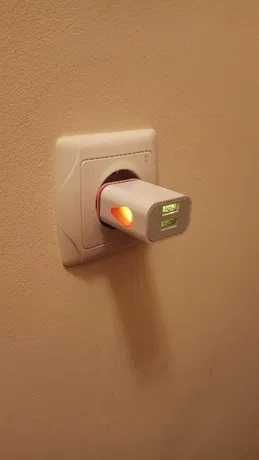 Двойно зарядно за мобилен телефон с Microusb кабел