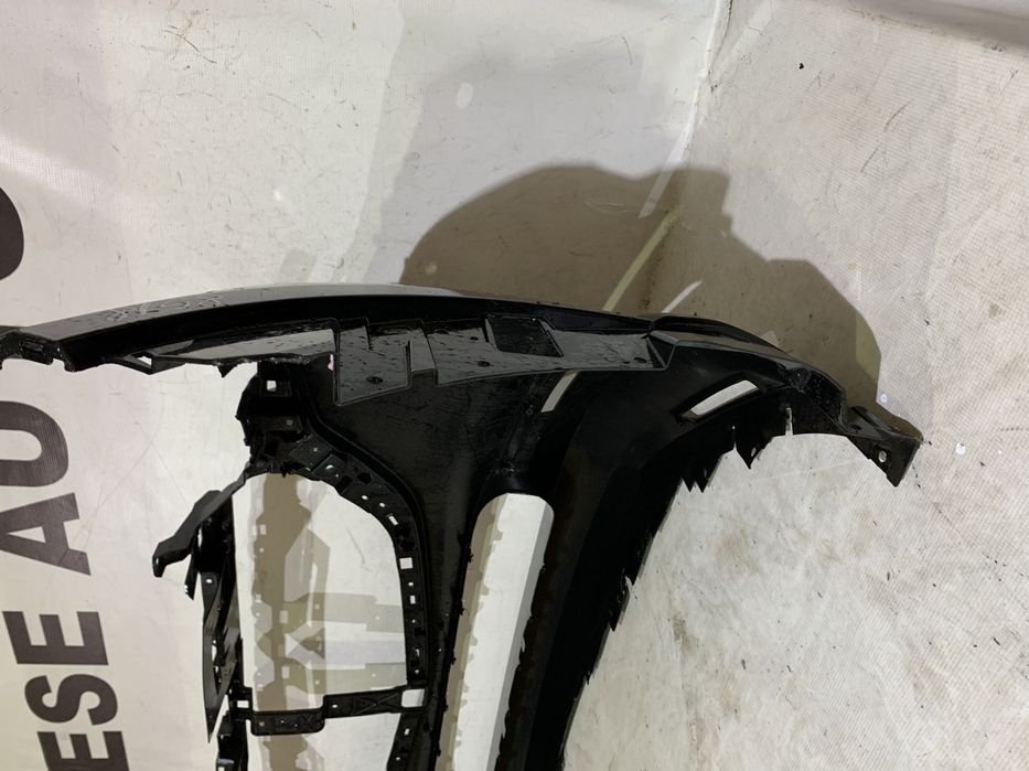 Bara fata Mazda CX30, 2019, 2020, 2021, 2022, 2023, 2024, cod origine OE DFR5-50031, cu gauri pentru senzori de parcare (4). In stare foarte buna.