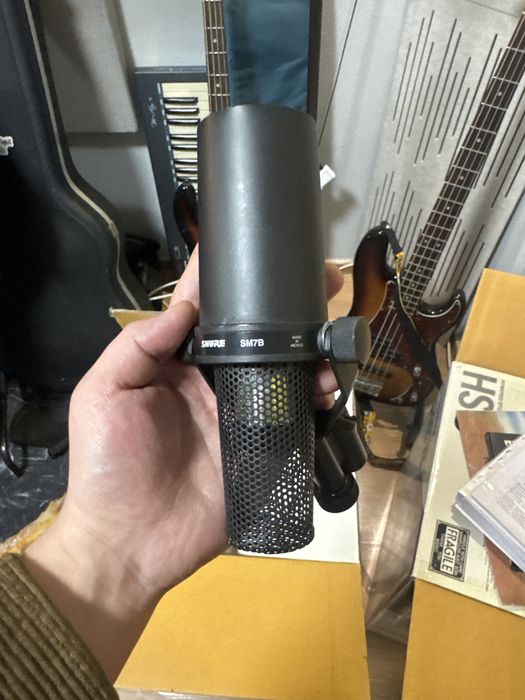 Продам микрофон Shure sm 7b