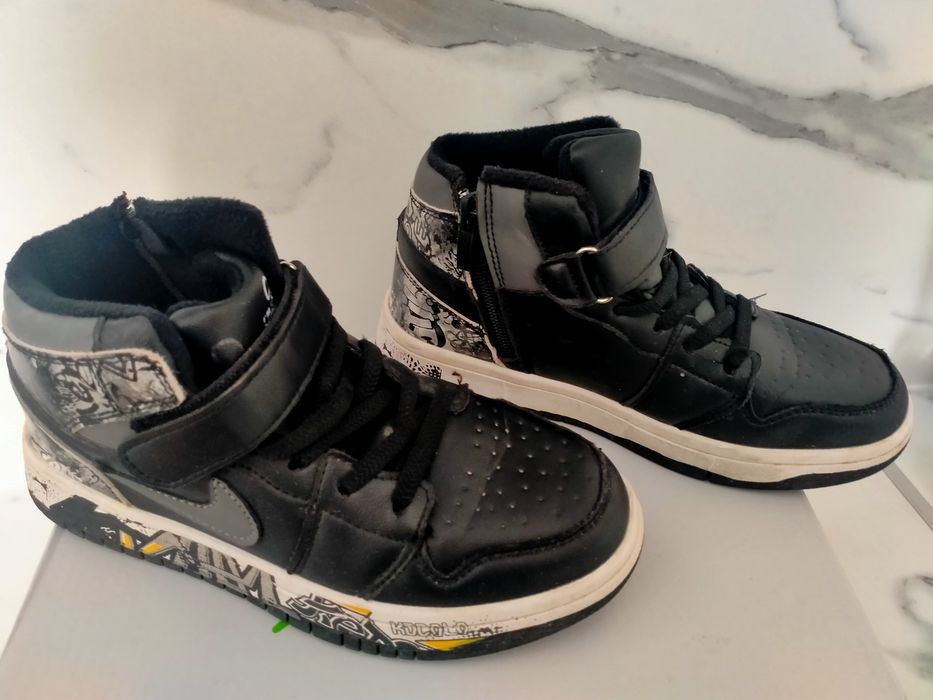 Продам детскую обувь