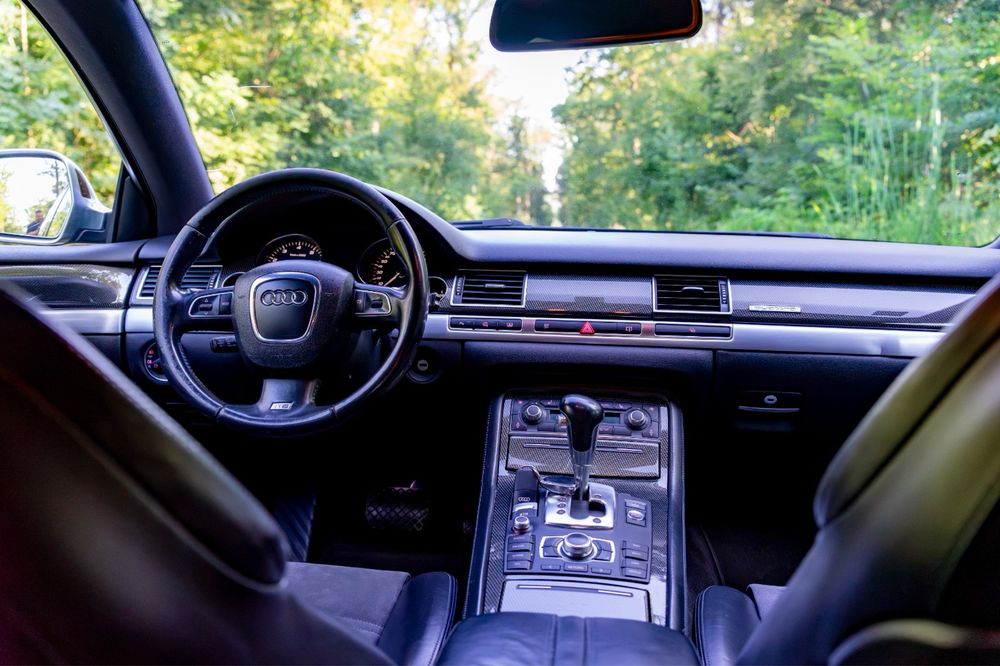 Audi S8.   An 2009
