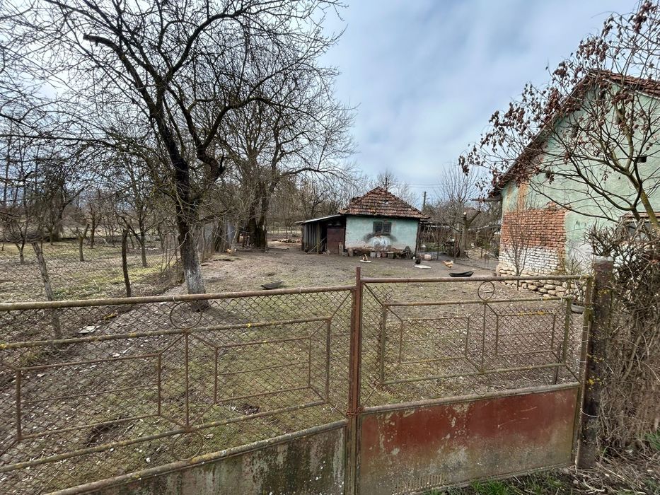 Vând casa în sat farcadin județ hunedoara