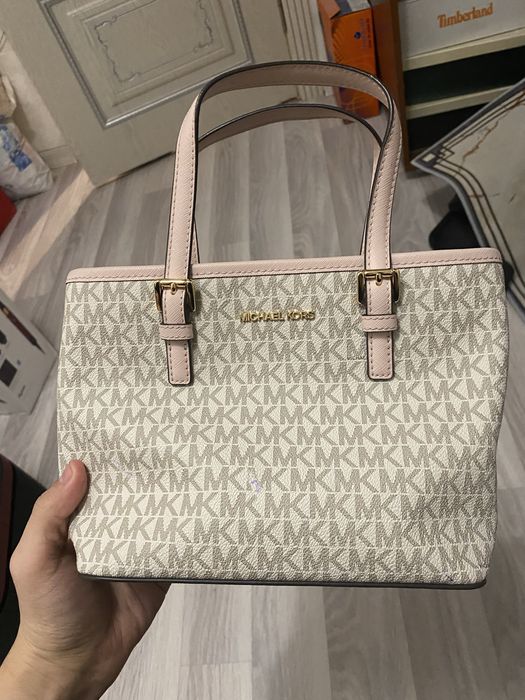 Продам сумочку оригинальную Michael Kors