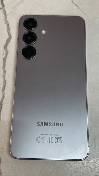 Самсунг S25 12/128