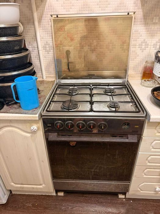 Продам газ плиту