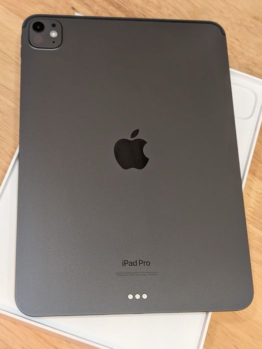 НОВ! iPad Pro 11 (M4) Space Black 256GB +Apple Pencil Pro + keyboard