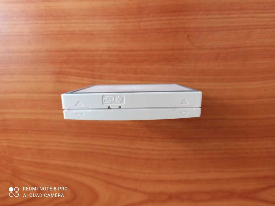 Întrerupător universal KLI 313 VELUX cu control tactil.