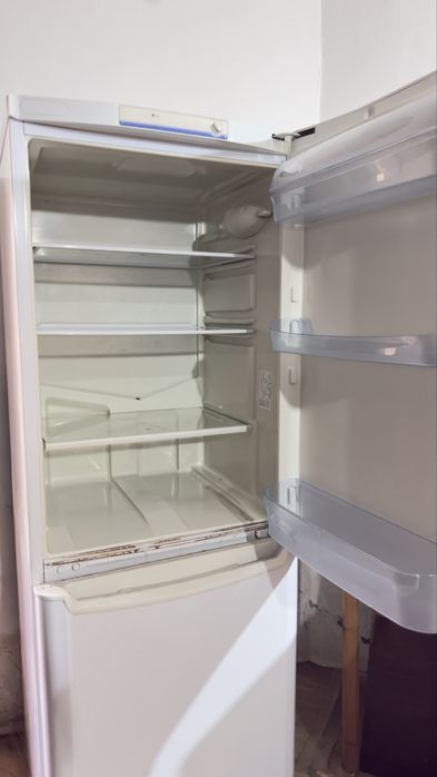 Холодильник indesit