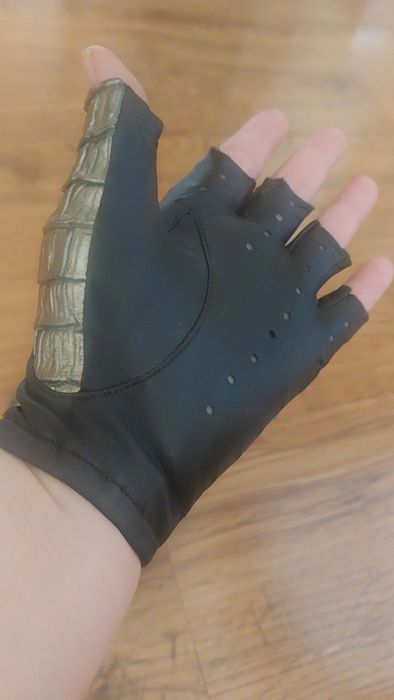 Кожаные перчатки- митенки.