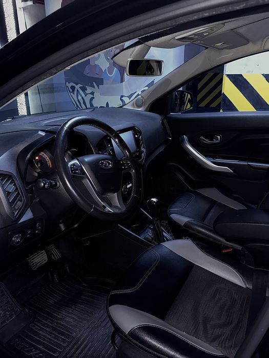 Lada Xray Cross full