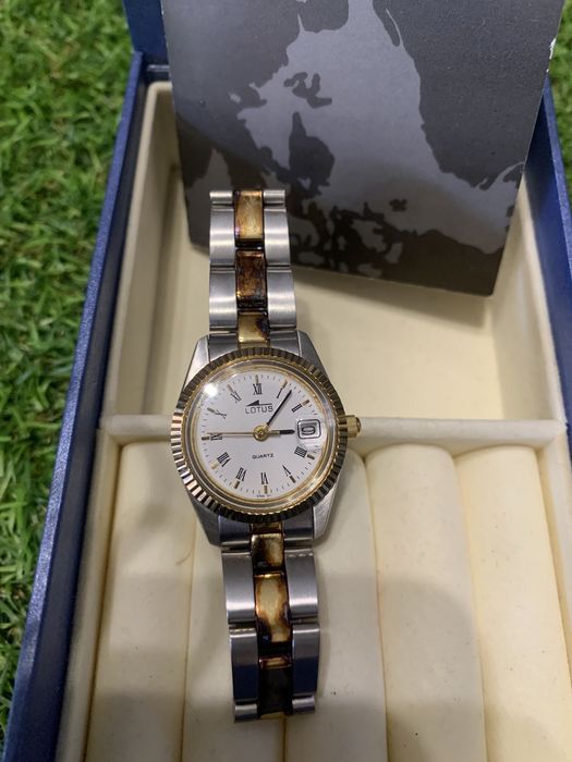 дамски часовник “LOTUS”