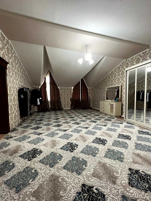 Arenda Yunusobod 6 hovli 3 sanuzel ful komplekt 

4/1/2

Площадь: 700