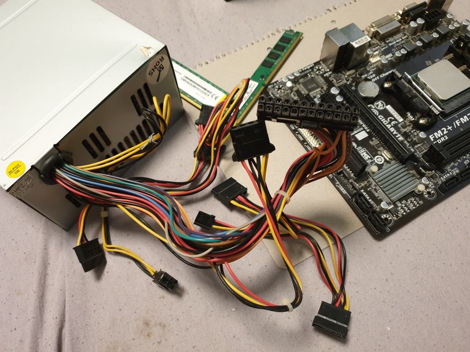 Vand placa de baza doar trebuie placa video în rest totul este OK