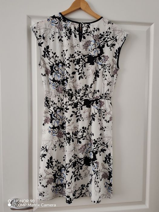 Rochie noua, fără eticheta