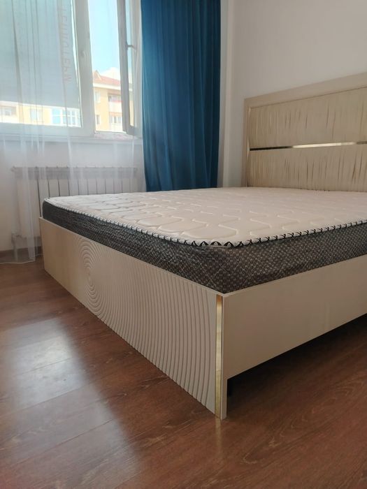 Двуспальная кровать