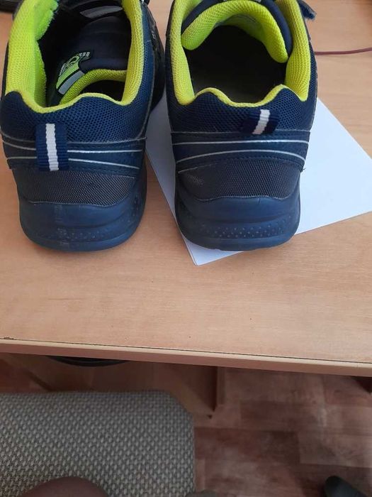 Продам детские кроссовки  33р.