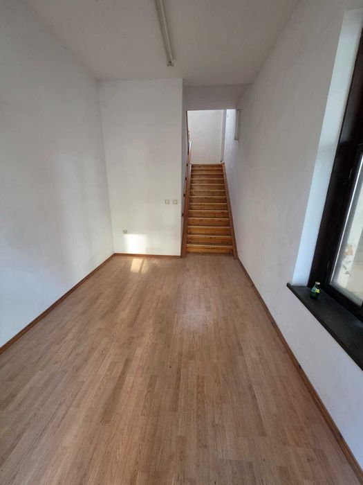 Дава се под наем Магазин в Казанлък - 390 кв.м за 800 € - Снимка #7