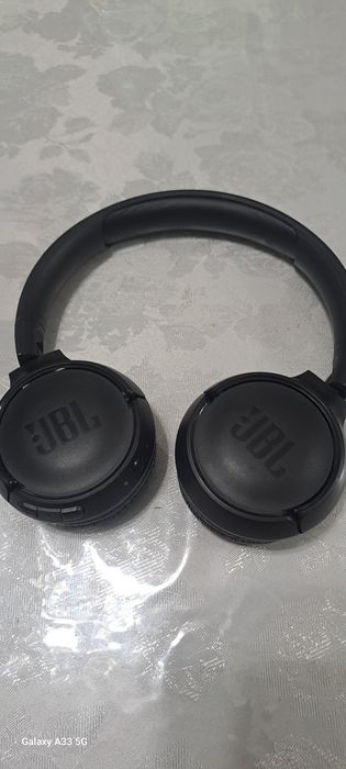 Продам безпроводные наушники все в оригинале.