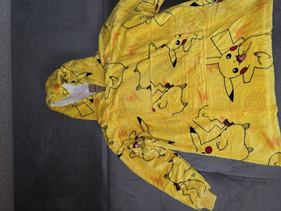 Детски тениски-Adidas ,Reeebok ,Халат на Pokemon