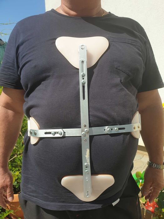 Corset ortopedic in cruce