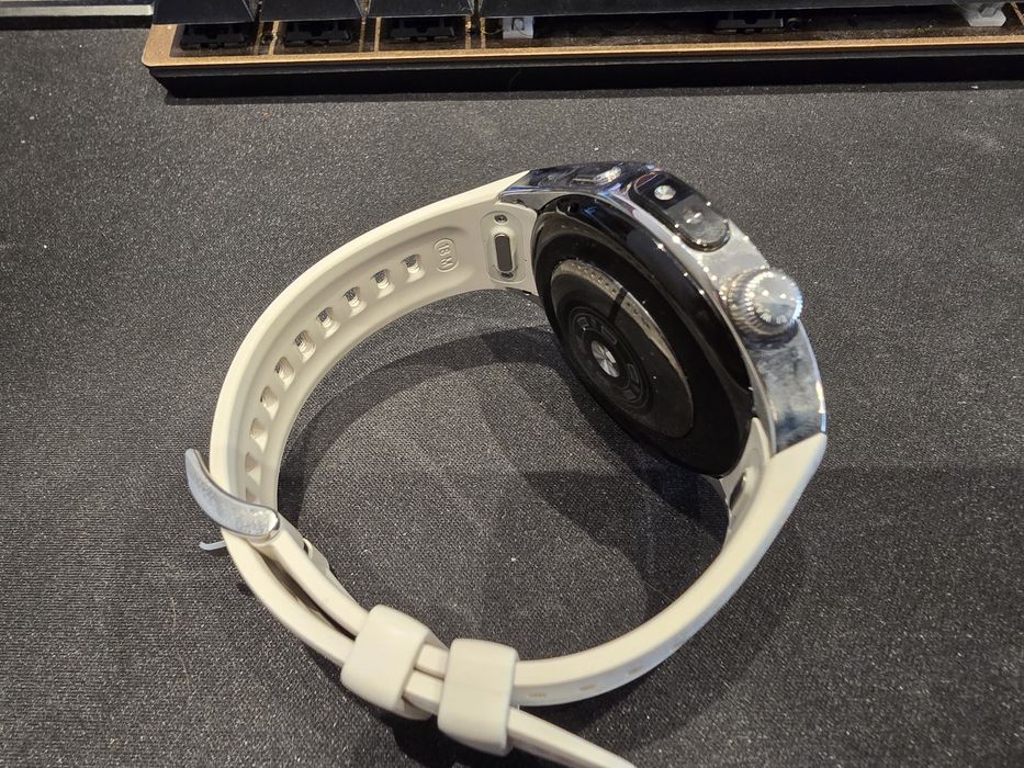 Продавам часовник Huawei watch 5