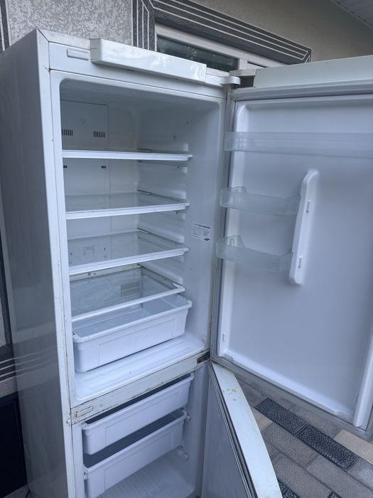 Холодильник продам срочно
