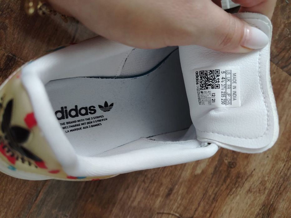 Adidasi adidas Stan Smith  originali marime 37.5 buni si la un 37