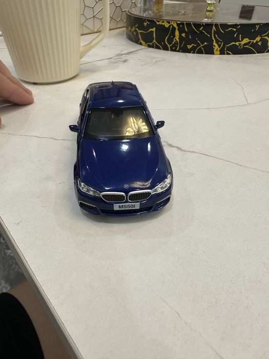 Моделька бмв м550