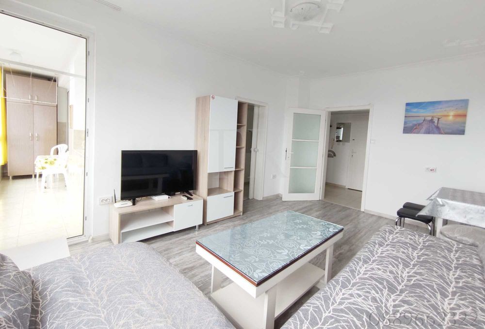 Първа линия за нощувки, 2-ст. + отделна кухня, ж.к. Лазур, гр. Бургас