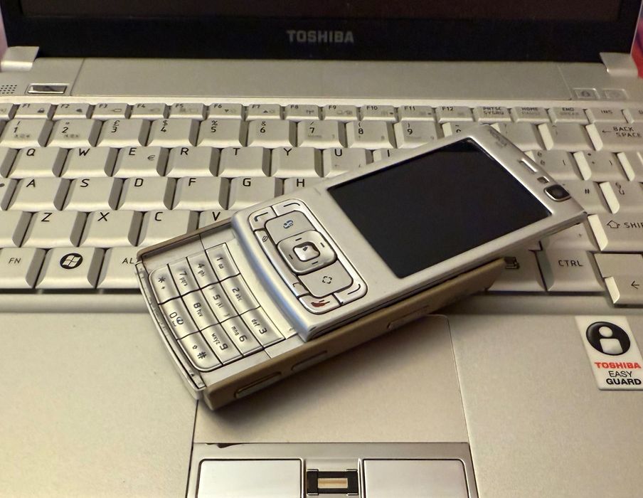 Telefon Nokia N95 - SAND ! Rar ! Classic cu butoante