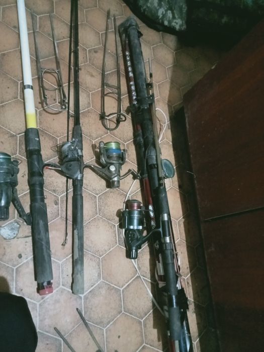 Продам удочки и подставку для удочик