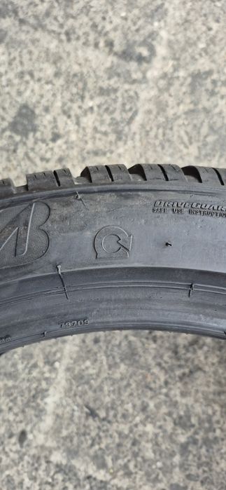 2 anvelope iarna ca noi runflat Bridgestone 225/45/18.Pret/buc