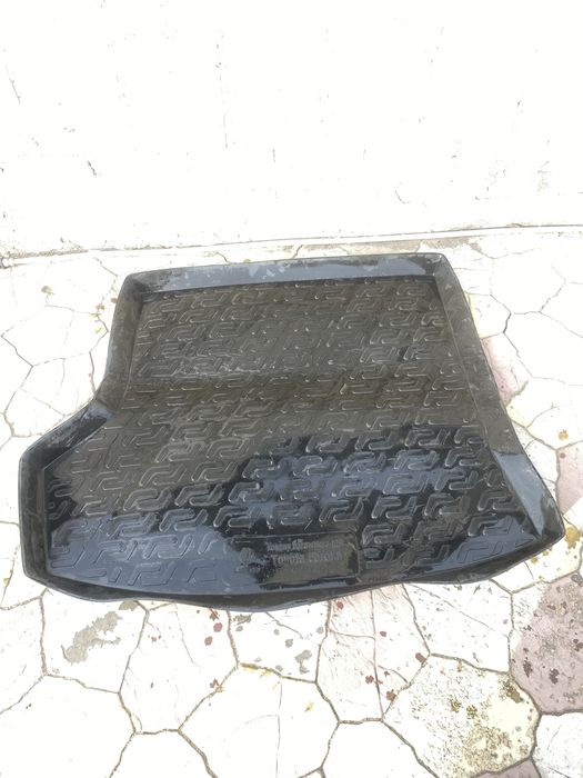 Продам коврик для багажника Каролла