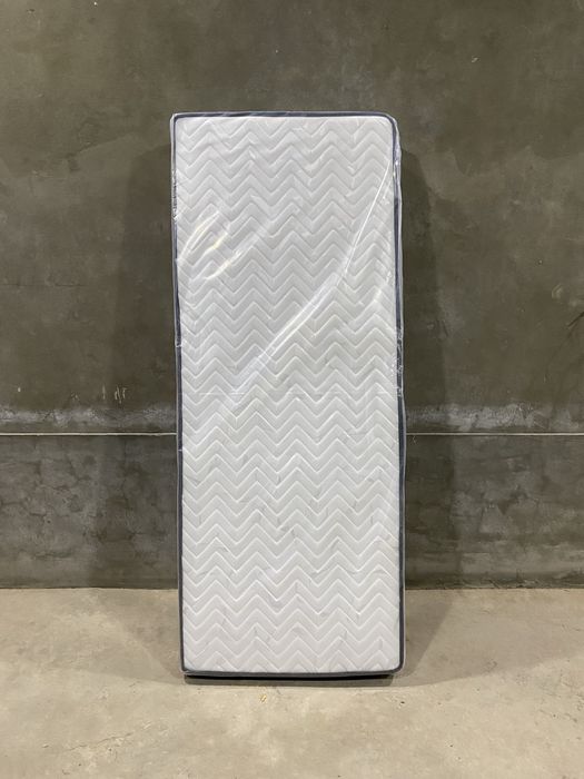 Matras sotiladi!!! 80 sm eni uzunligi 1,90 balandligi 20 sm