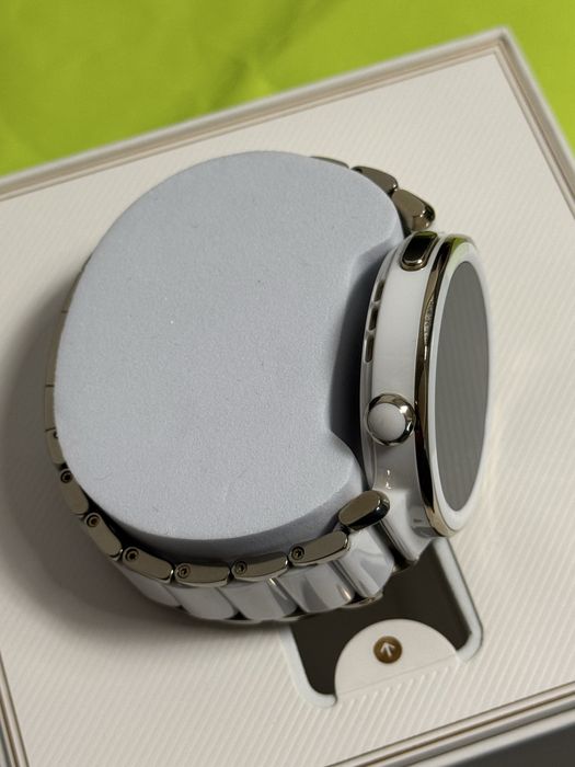 ***КАТО НОВ 42mm Huawei Watch GT 5 Pro Yettel Гаранция 2027 Ceramic