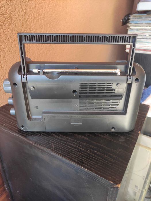 Sony model: icf-703S