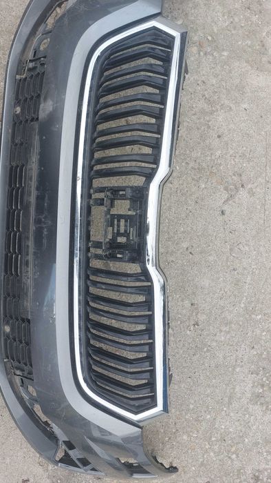 Bara fata skoda kamiq cod 658 807 221 din 2018-2020 + grila radiator