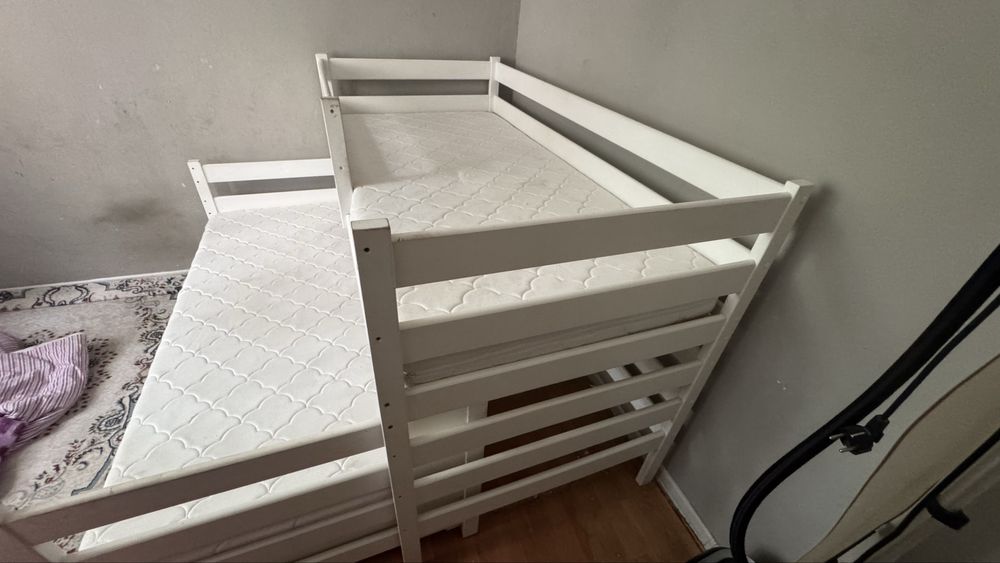 Детские кровать с матрасом
