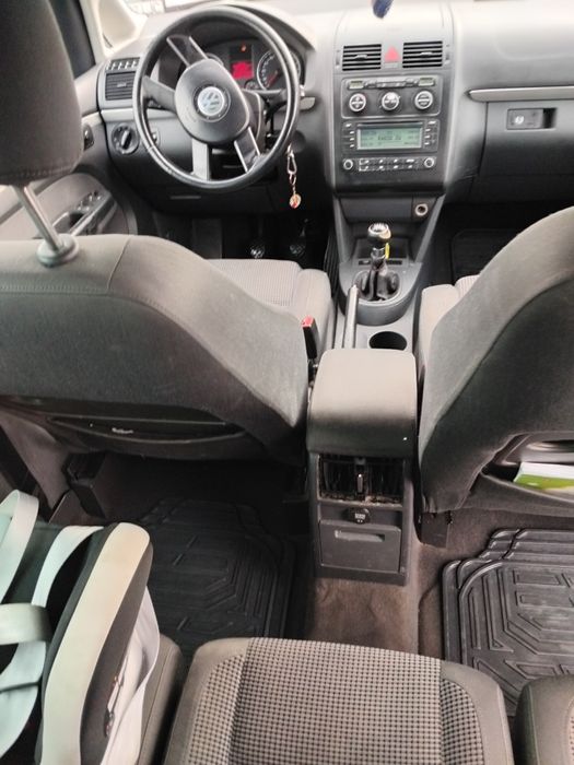 Vând Volkswagen Touran