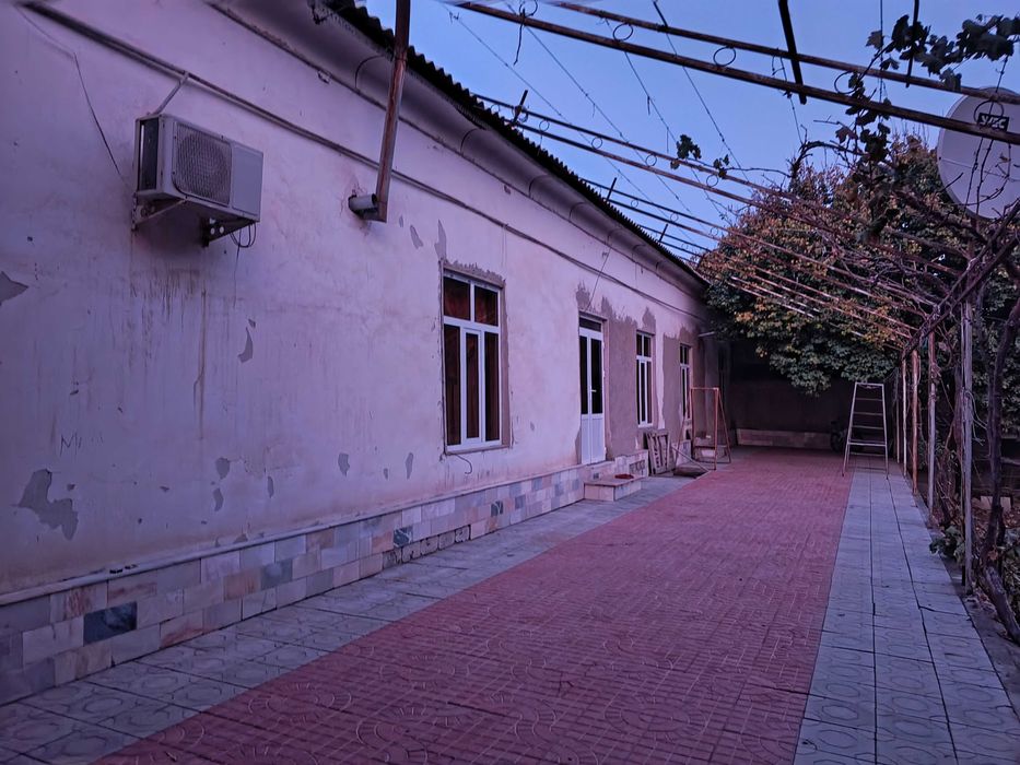 Uy sotiladi. 18 sotix